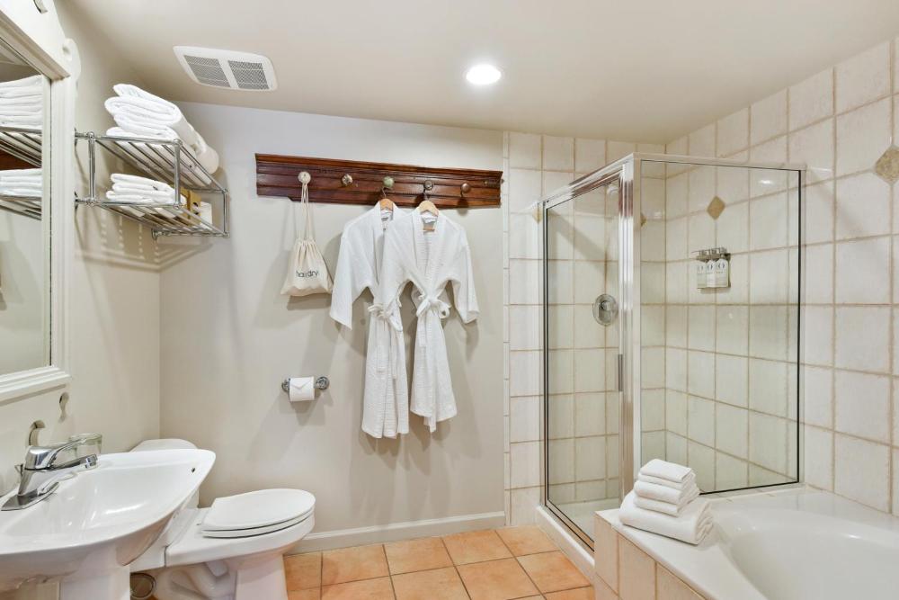 Double Queen interior